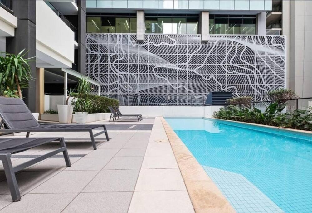 CBD Luxury with River & Botanic Garden Views from Spacious Balcony