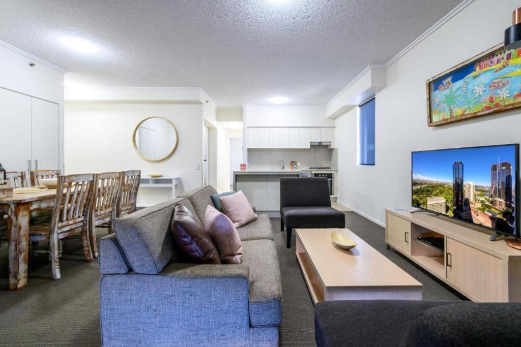 CBD Luxury with River & Botanic Garden Views from Spacious Balcony