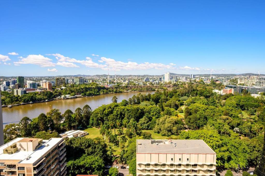 CBD Luxury with River & Botanic Garden Views from Spacious Balcony