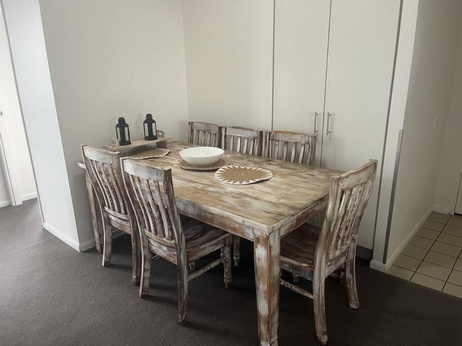CBD Luxury with River & Botanic Garden Views from Spacious Balcony