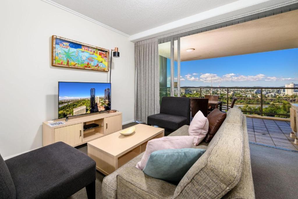 CBD Luxury with River & Botanic Garden Views from Spacious Balcony