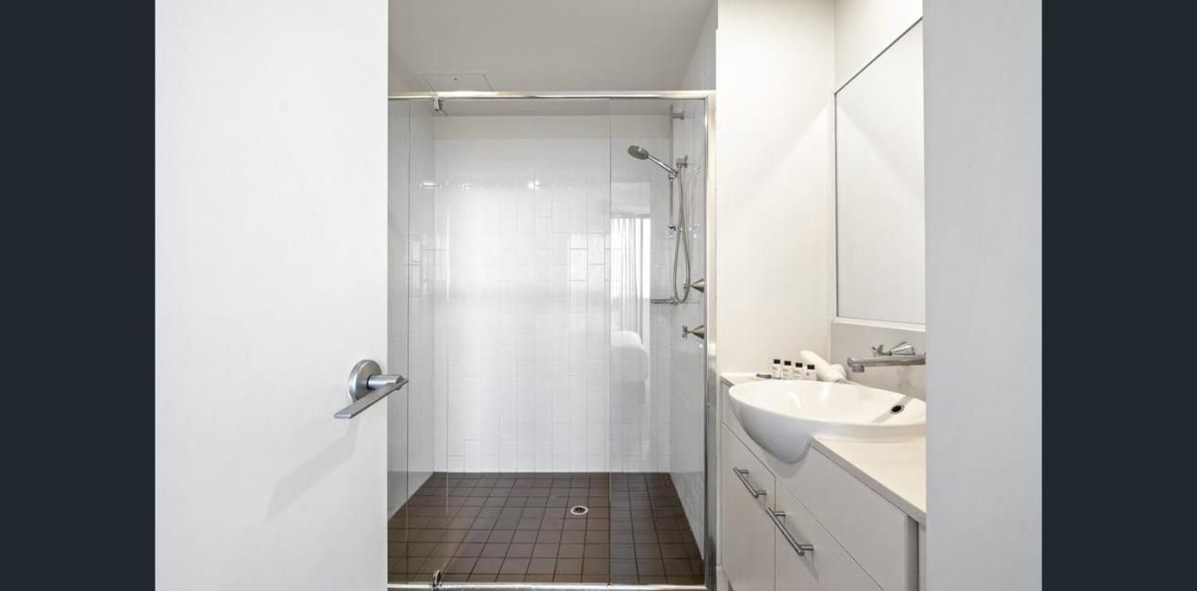 CBD Luxury with River & Botanic Garden Views from Spacious Balcony
