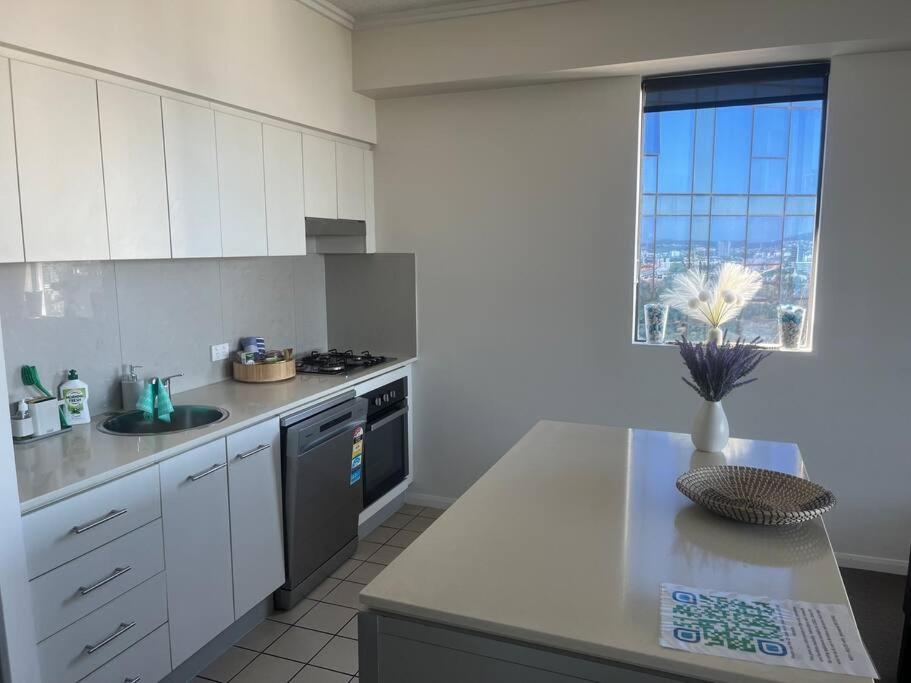 CBD Luxury with River & Botanic Garden Views from Spacious Balcony