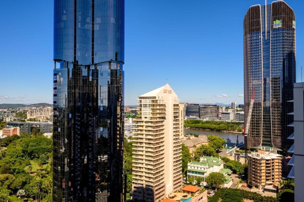 CBD Luxury with River & Botanic Garden Views from Spacious Balcony