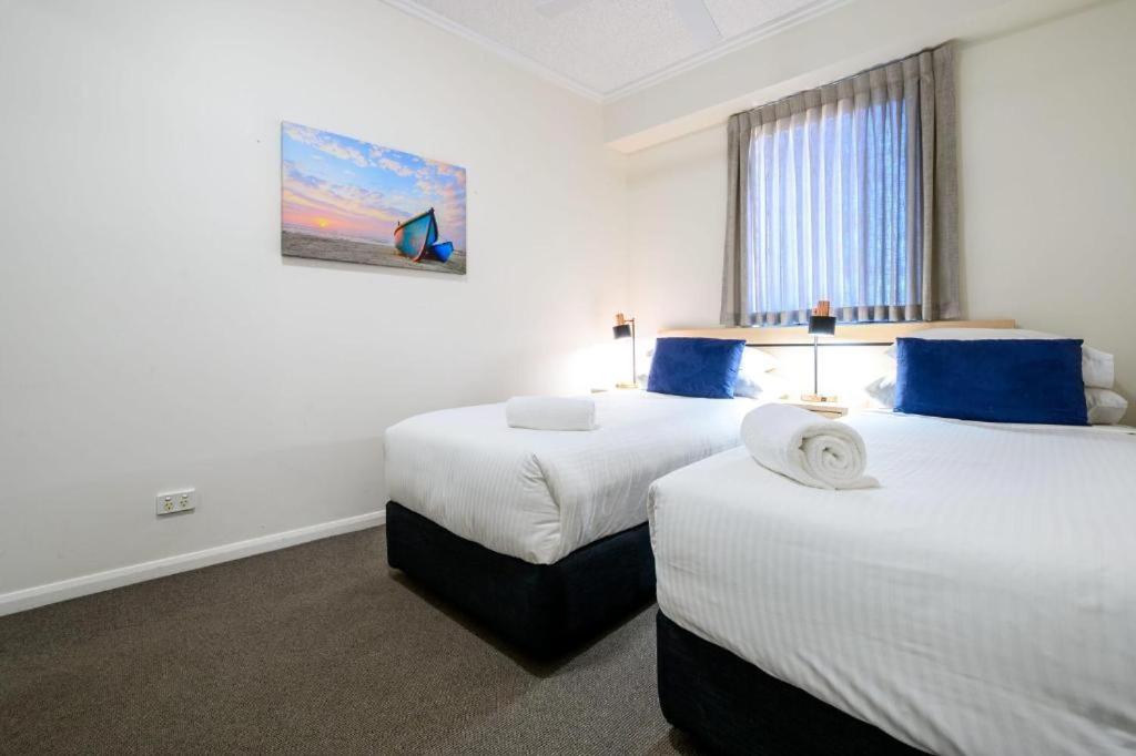 CBD Luxury with River & Botanic Garden Views from Spacious Balcony