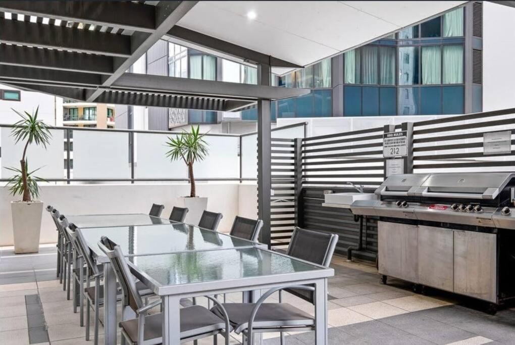 CBD Luxury with River & Botanic Garden Views from Spacious Balcony