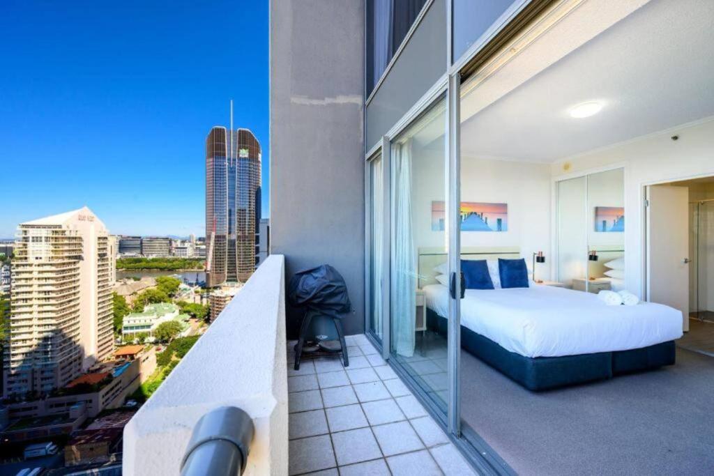 CBD Luxury with River & Botanic Garden Views from Spacious Balcony
