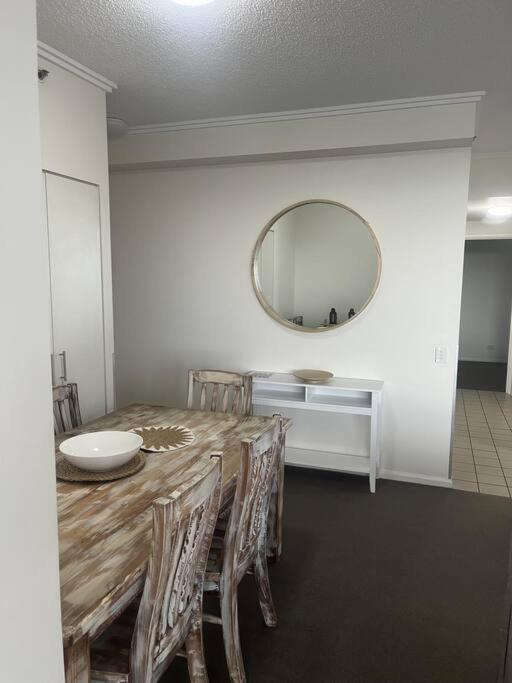 CBD Luxury with River & Botanic Garden Views from Spacious Balcony