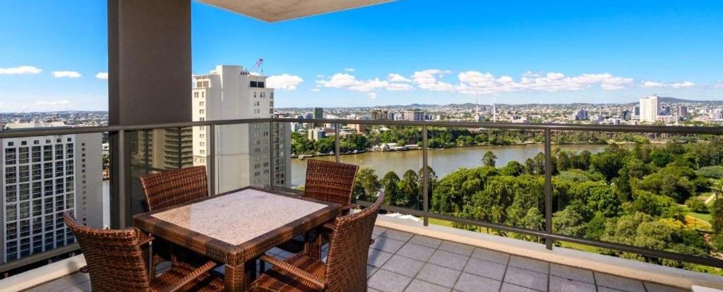CBD Luxury with River & Botanic Garden Views from Spacious Balcony