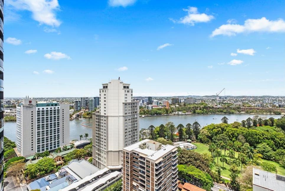 CBD Luxury with River & Botanic Garden Views from Spacious Balcony