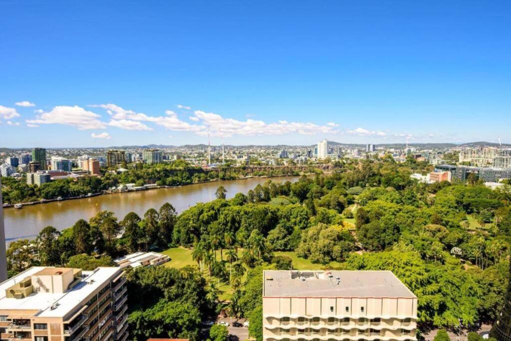CBD Luxury with River & Botanic Garden Views from Spacious Balcony