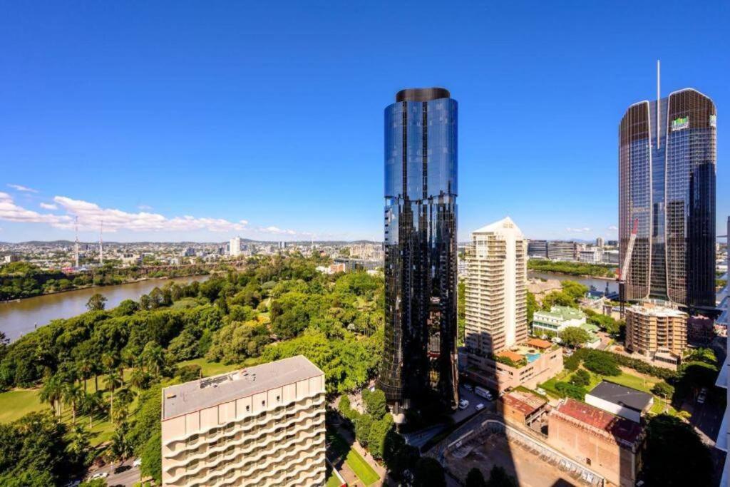 CBD Luxury with River & Botanic Garden Views from Spacious Balcony