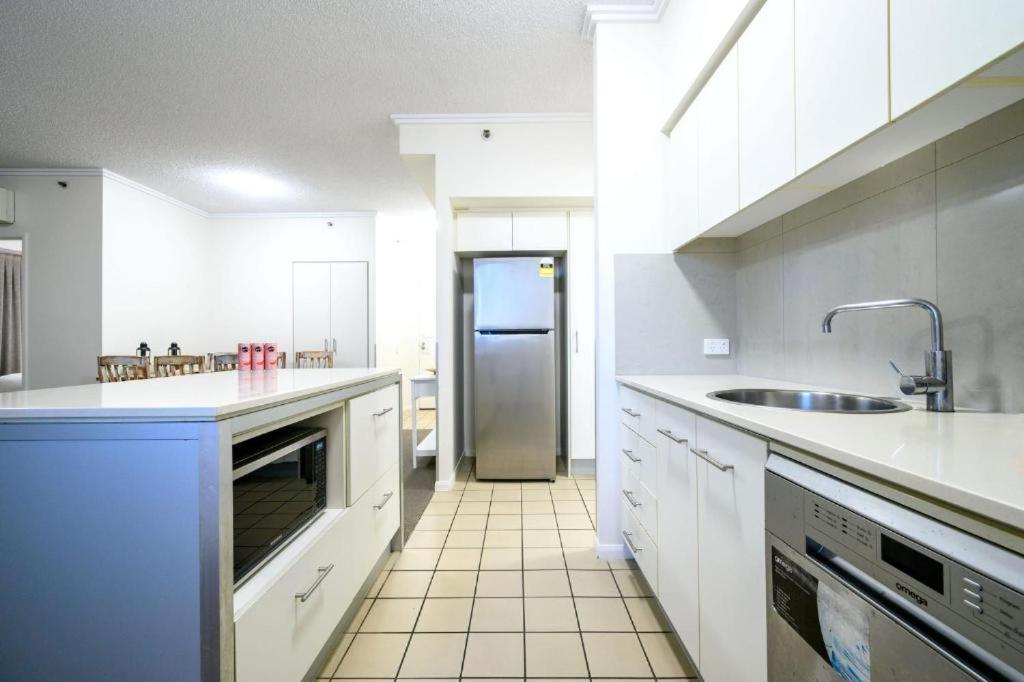 CBD Luxury with River & Botanic Garden Views from Spacious Balcony