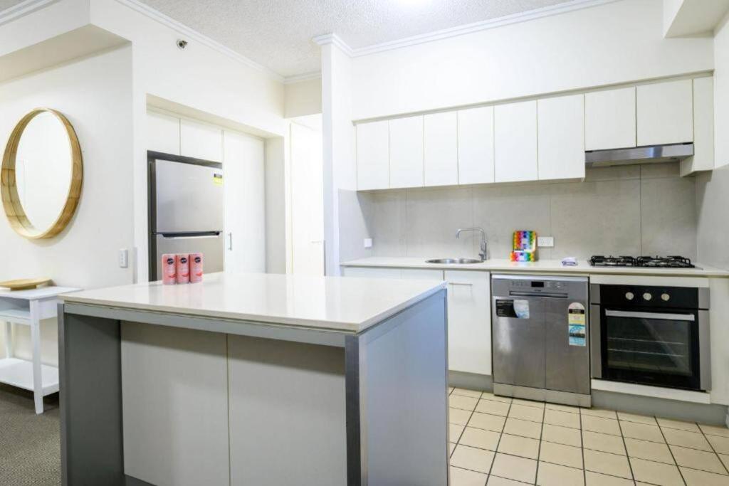 CBD Luxury with River & Botanic Garden Views from Spacious Balcony