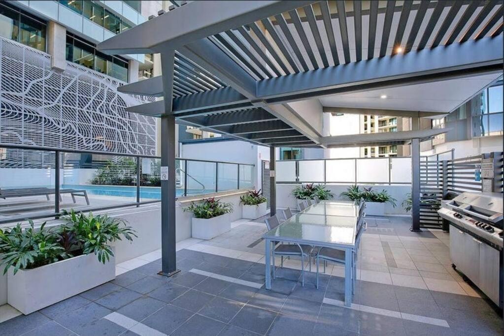 CBD Luxury with River & Botanic Garden Views from Spacious Balcony