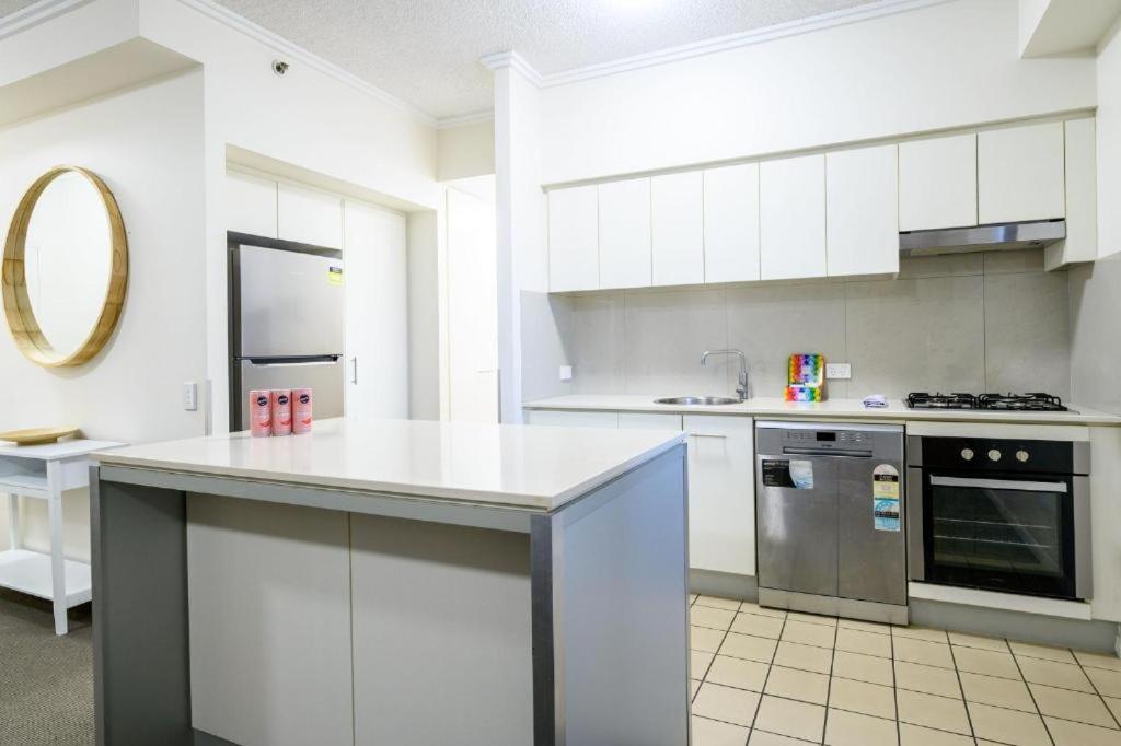 CBD Luxury with River & Botanic Garden Views from Spacious Balcony