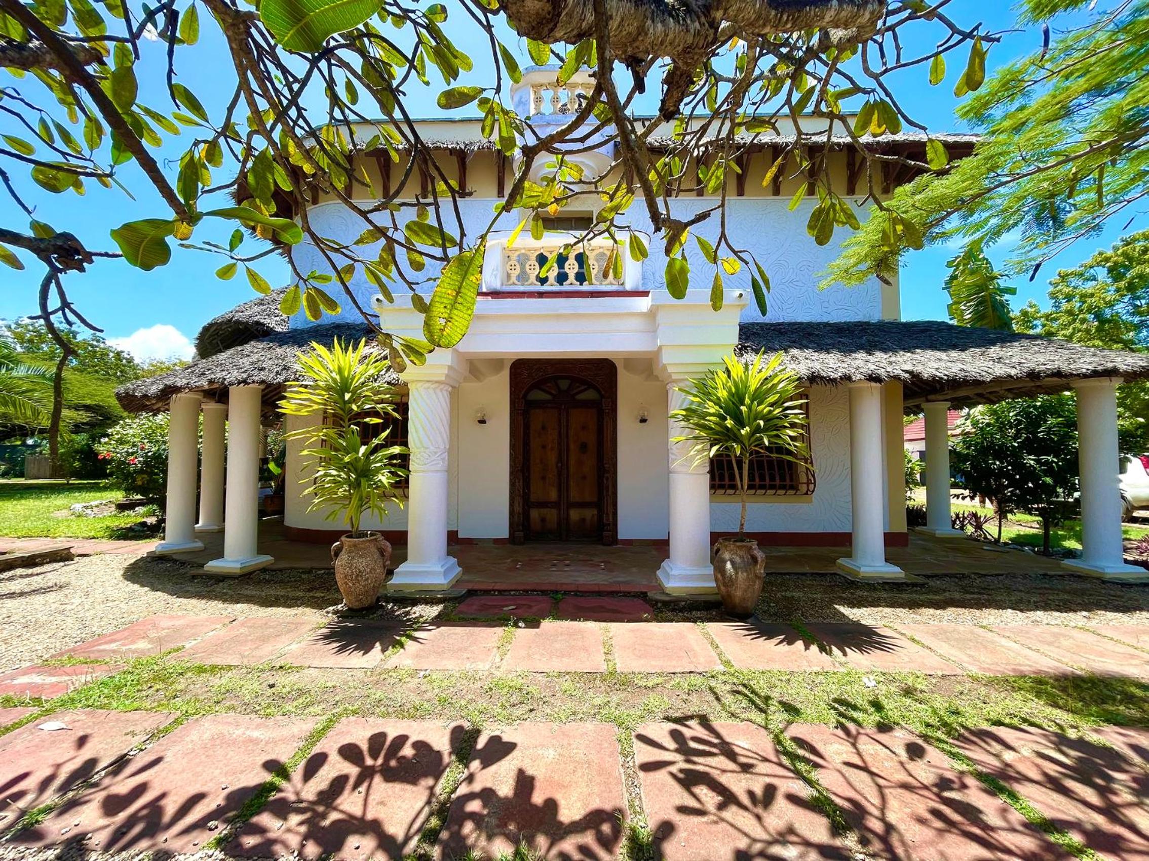 Shikamoo Cottage