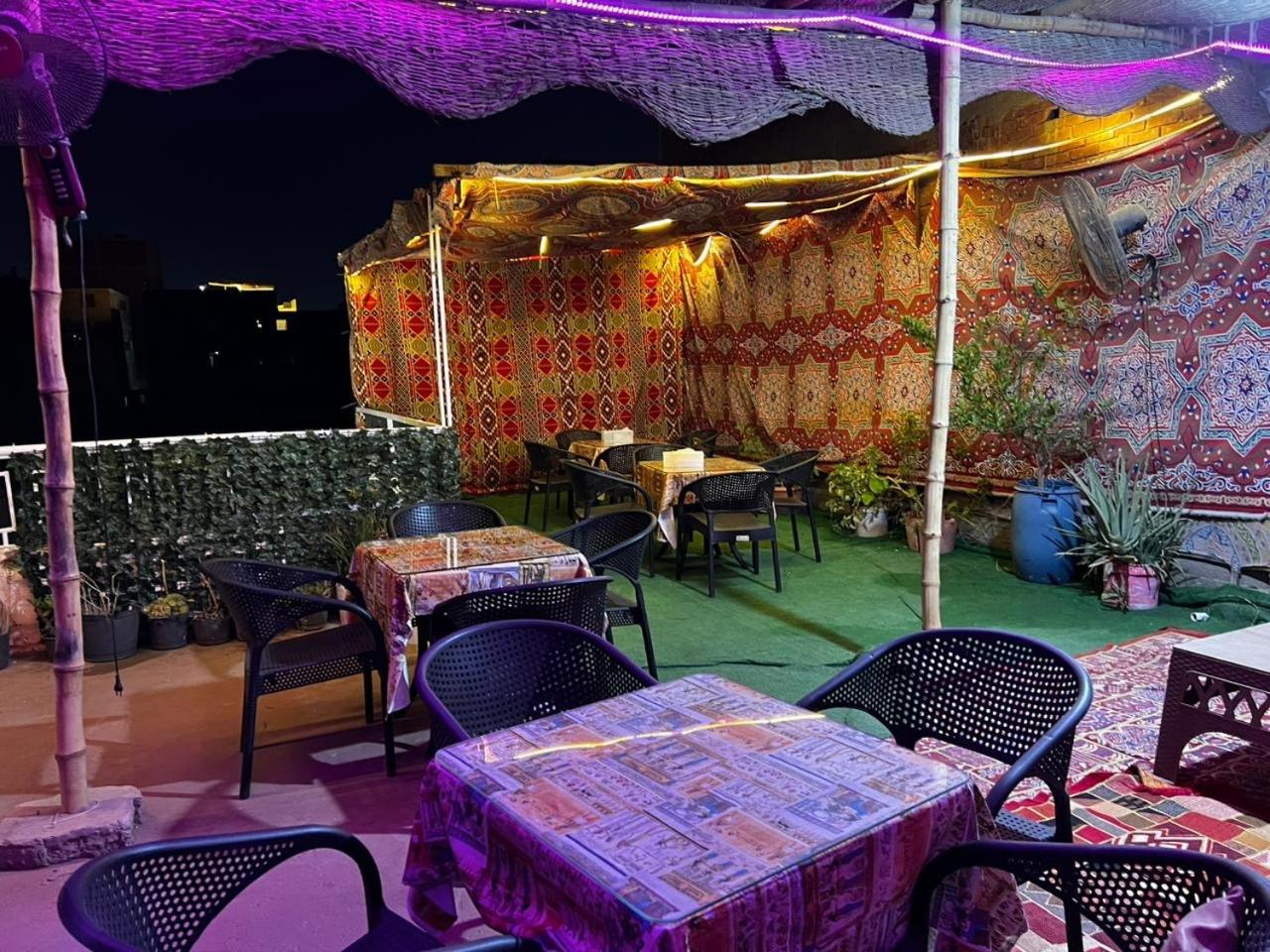 Jana Pyramids view inn