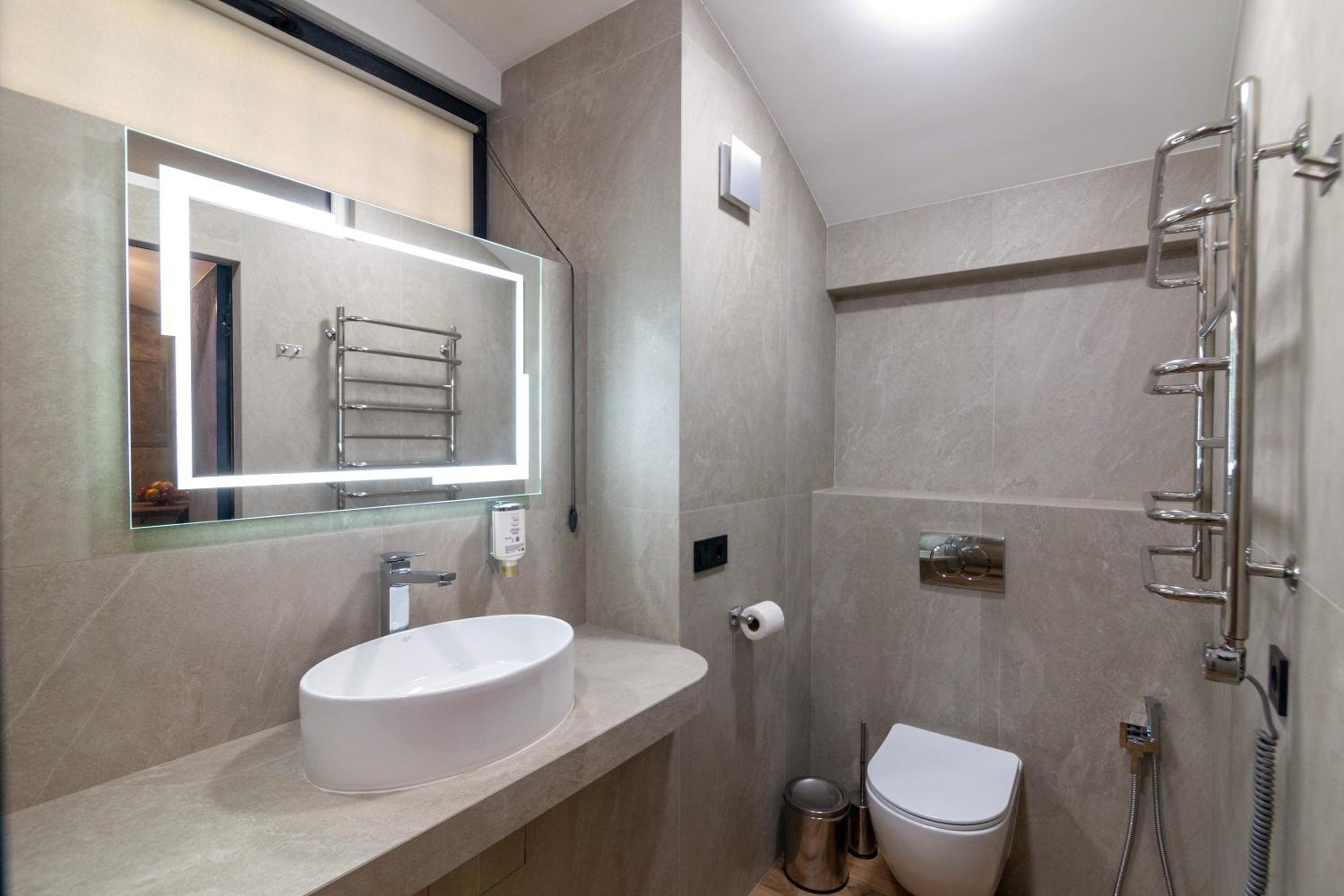 Royal Hot Jucuzzi Apartment view 4