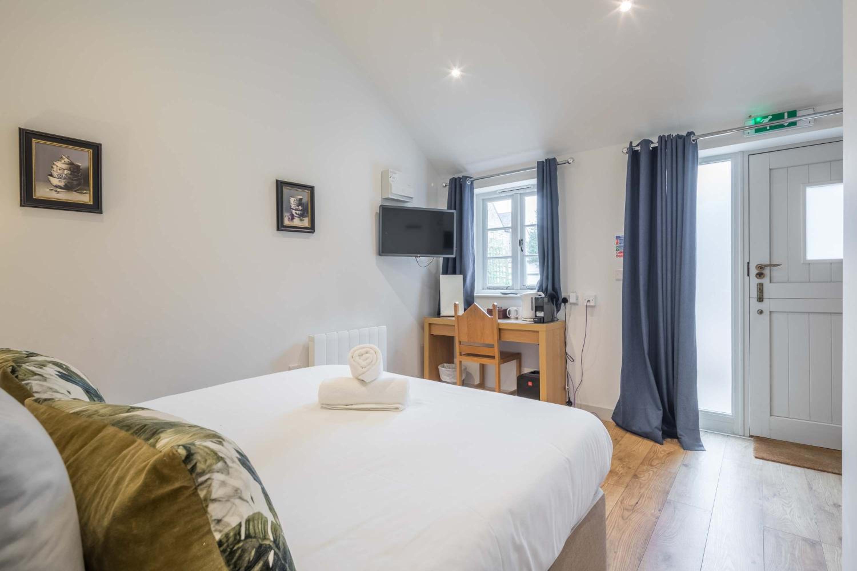 King Deluxe Ensuite with Courtyard View - Venn view 2