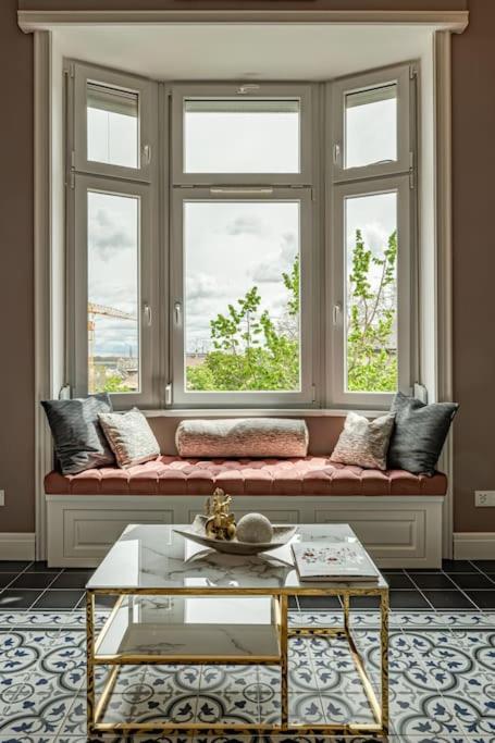 Elegant & Stylish Luxury Living view 2