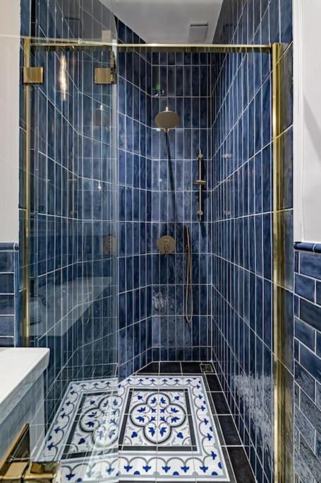 Elegant & Stylish Luxury Living view 4