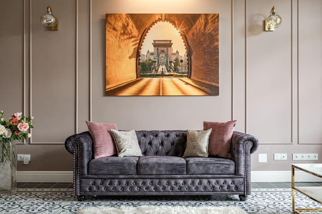 Elegant & Stylish Luxury Living view 5