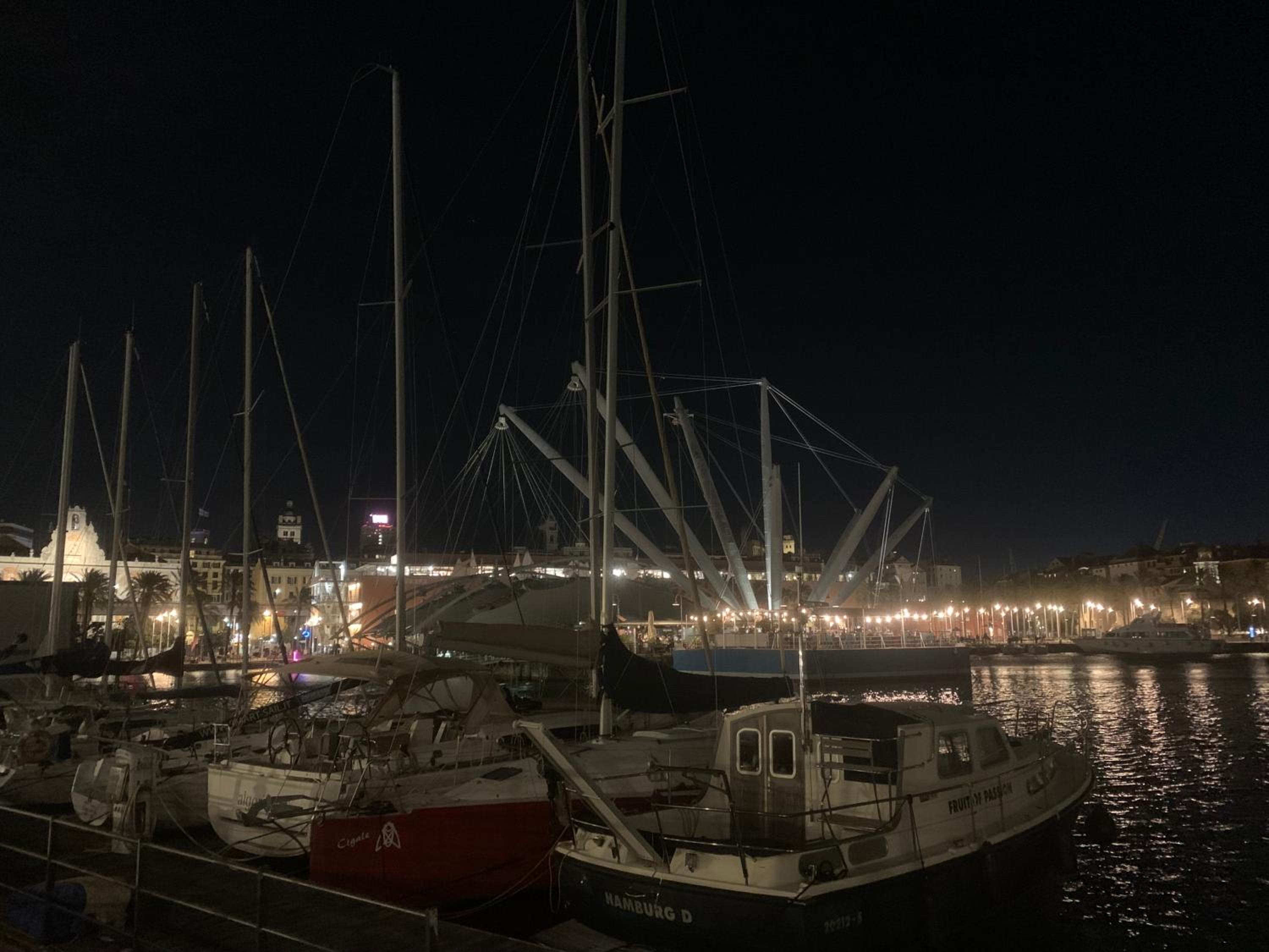 THE FIRST MOLO acquario, porto antico, porto, centro storico view 5