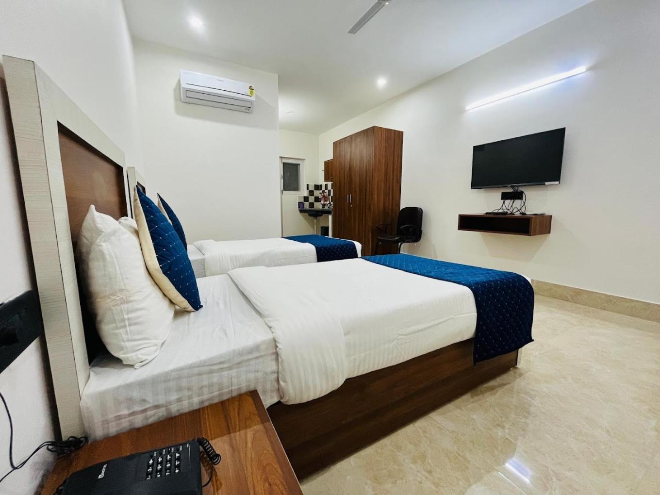 The UmRa Hotel