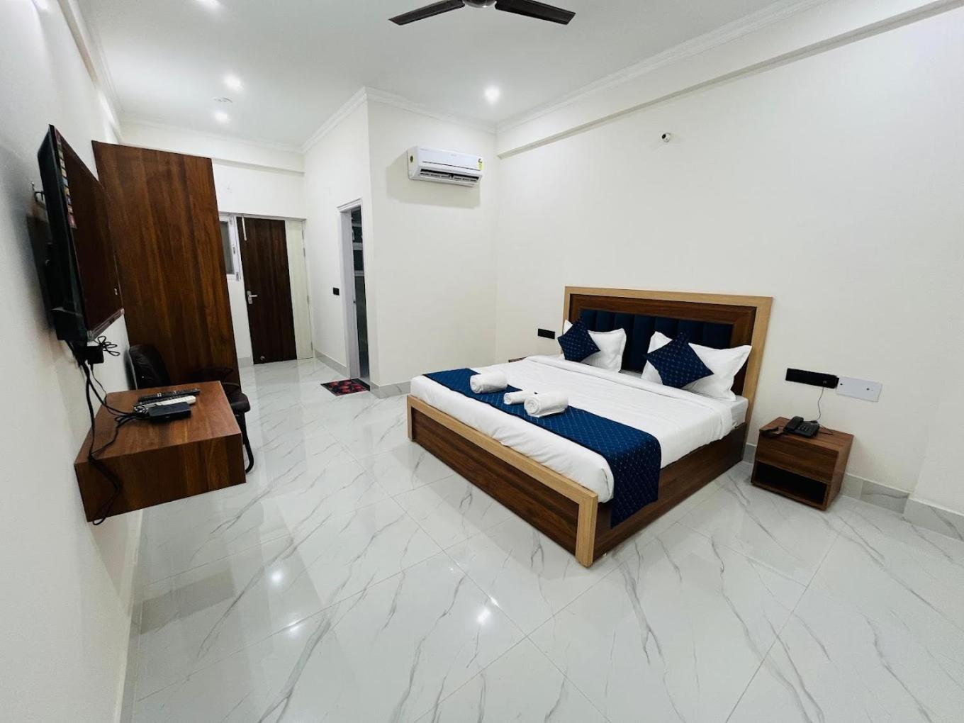 The UmRa Hotel
