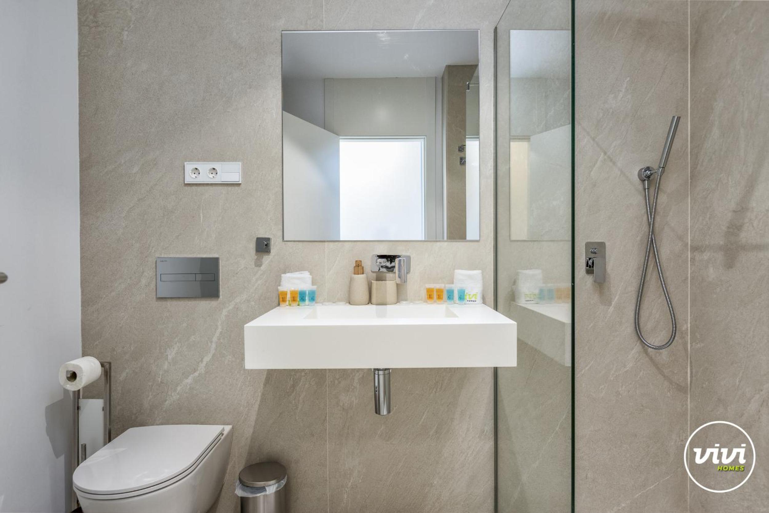 ViVi Homes - Mali Pool, Jacuzzi, Garden, Gym & Sea View