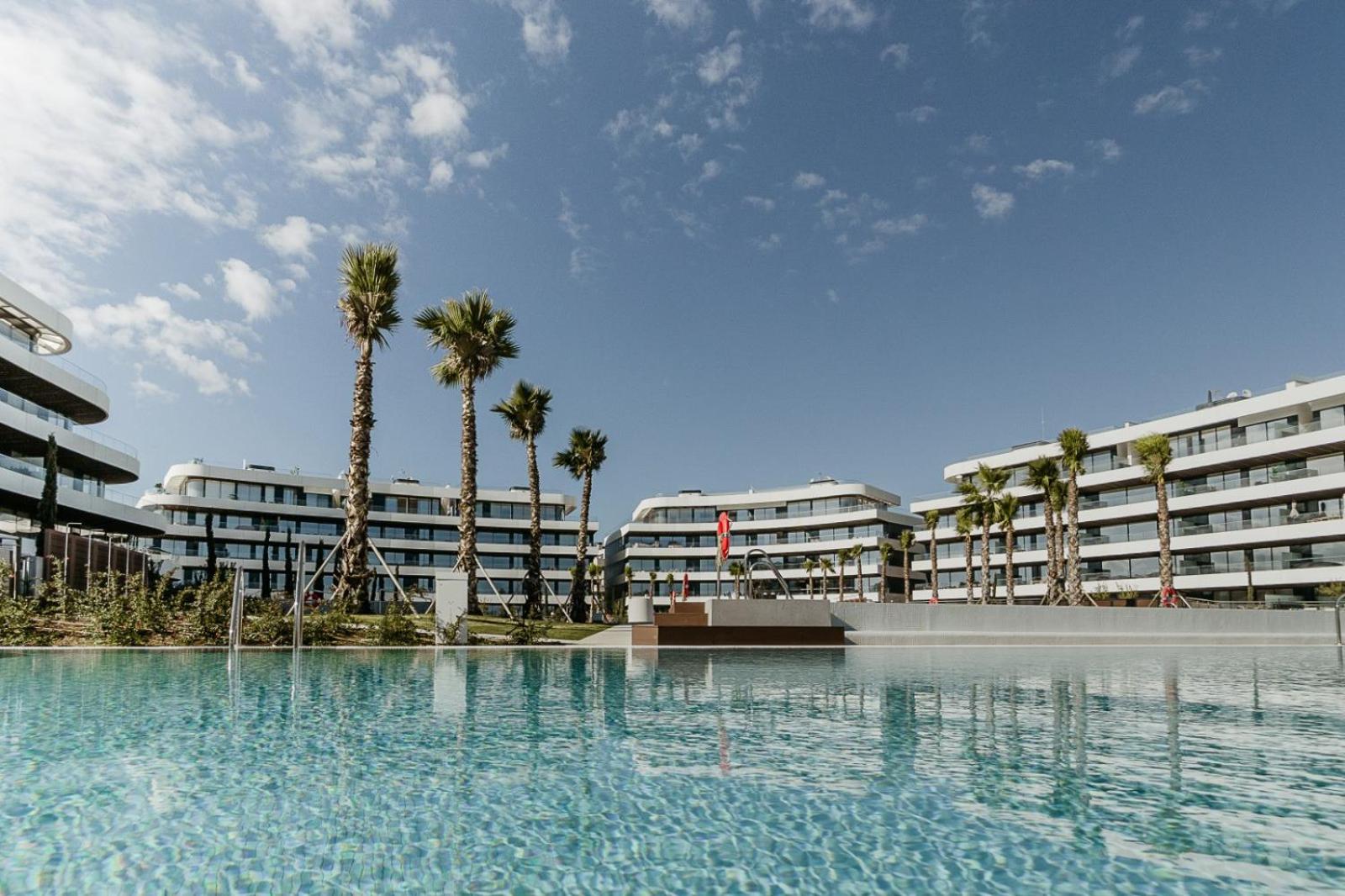 ViVi Homes - Mali Pool, Jacuzzi, Garden, Gym & Sea View