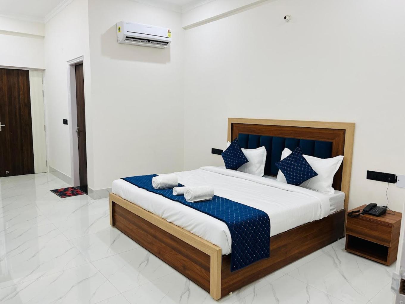 The UmRa Hotel