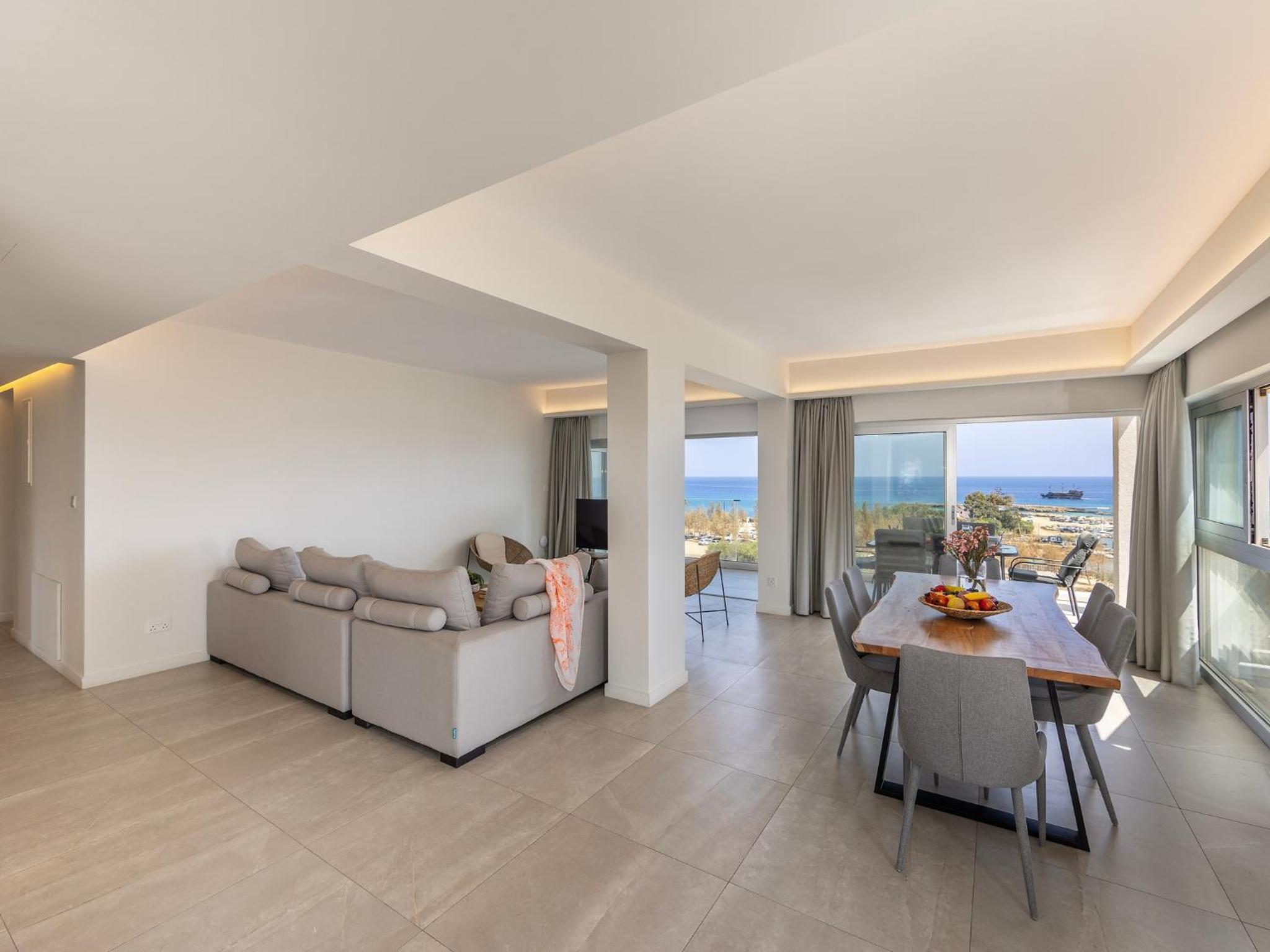 Emerald Bay Sea-Front Penthouse