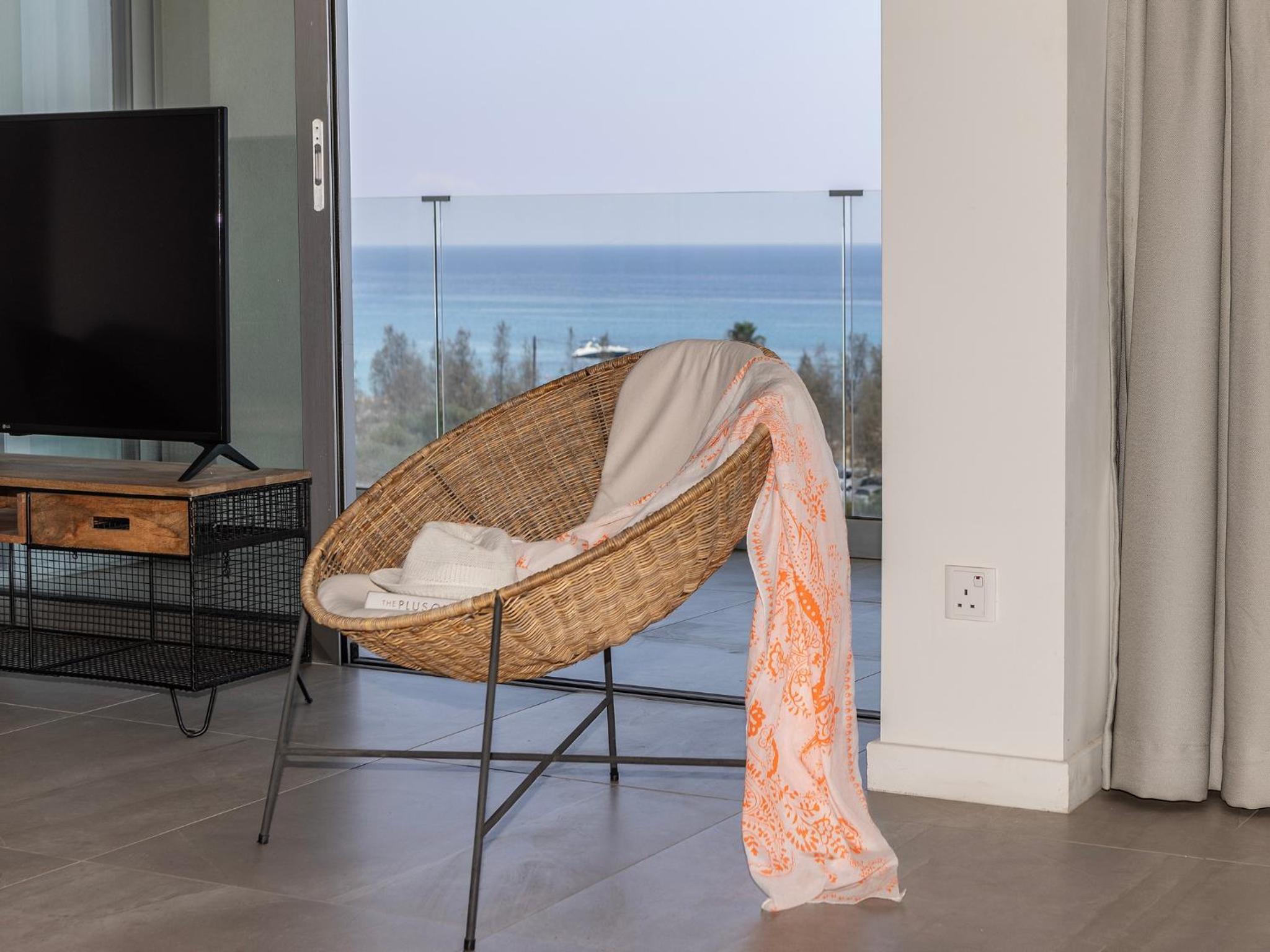 Emerald Bay Sea-Front Penthouse