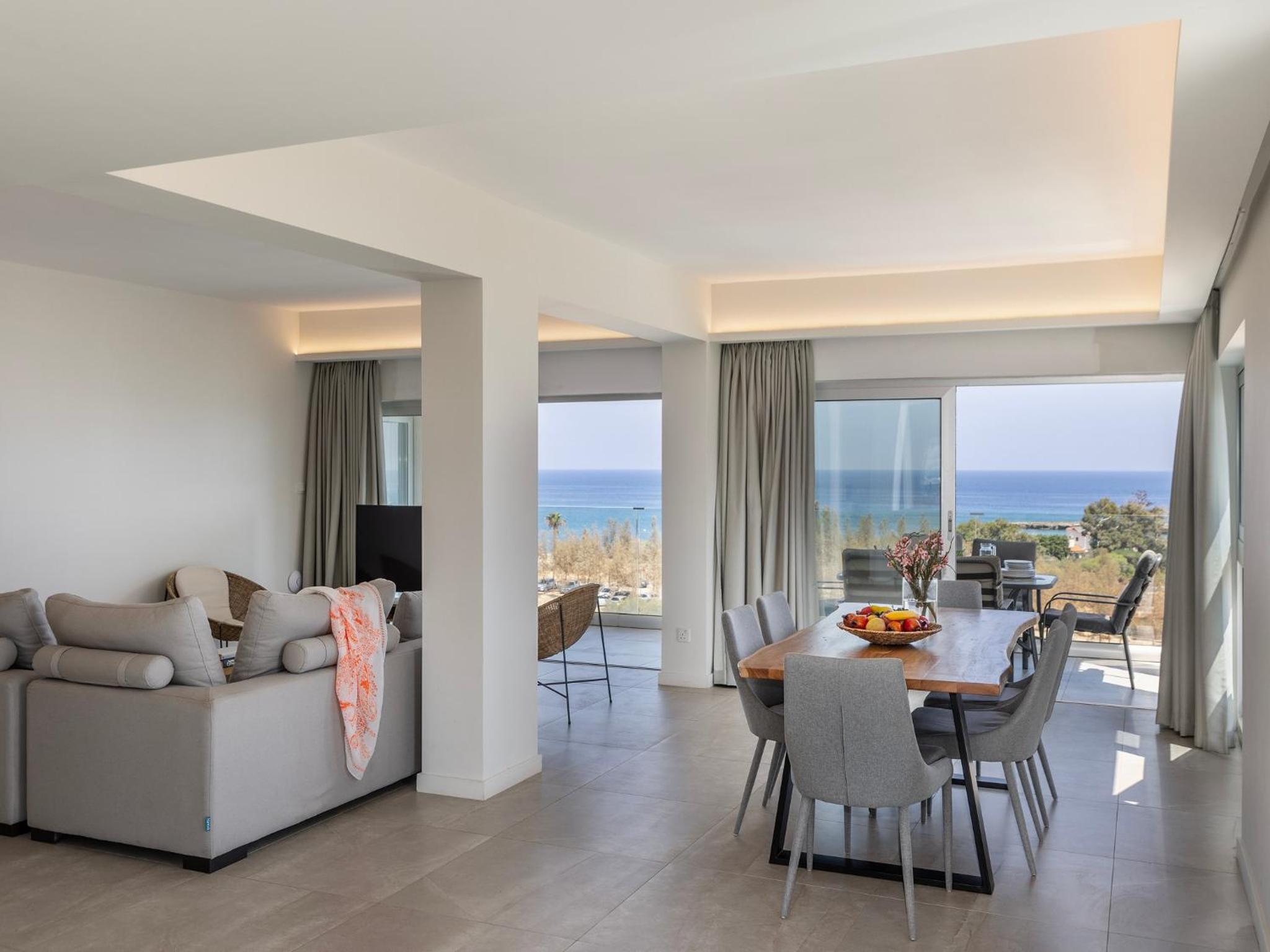 Emerald Bay Sea-Front Penthouse