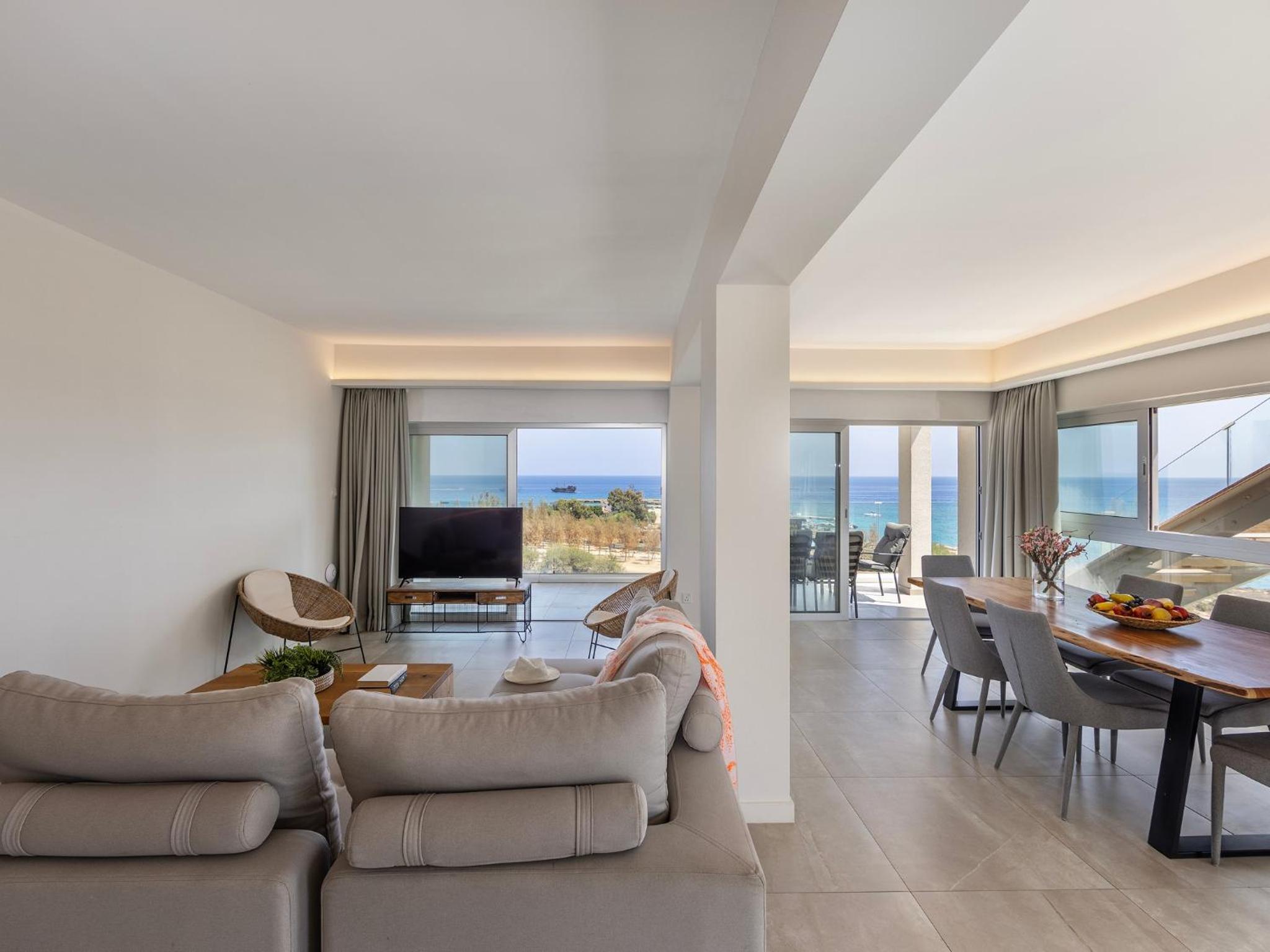 Emerald Bay Sea-Front Penthouse