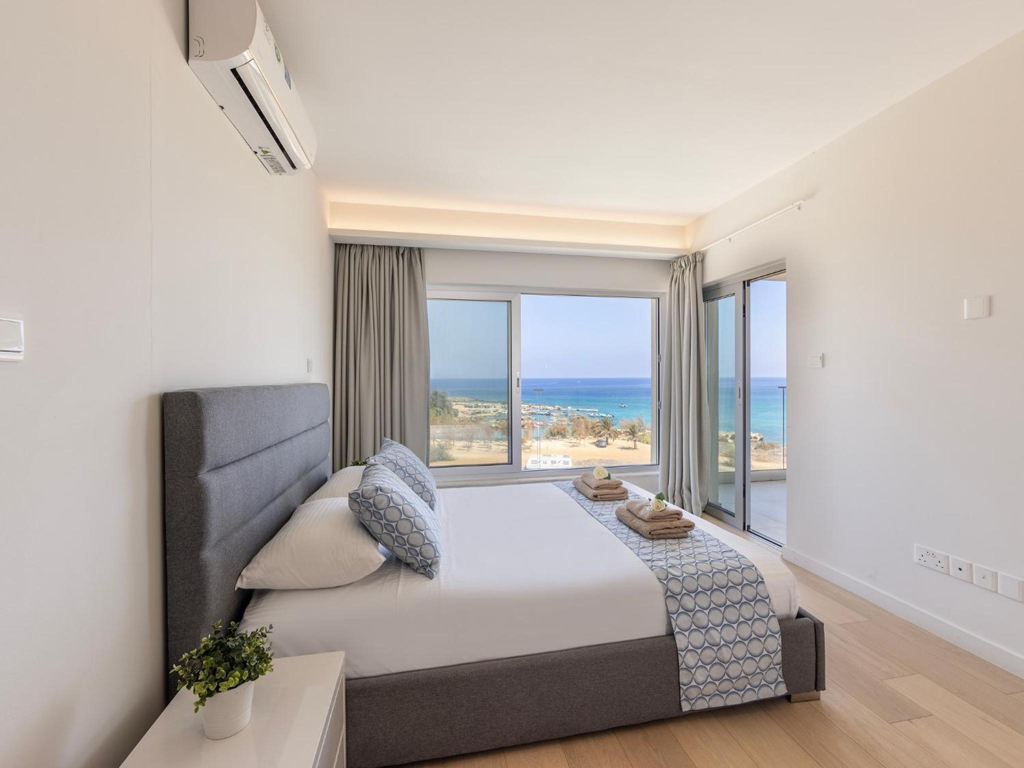 Emerald Bay Sea-Front Penthouse