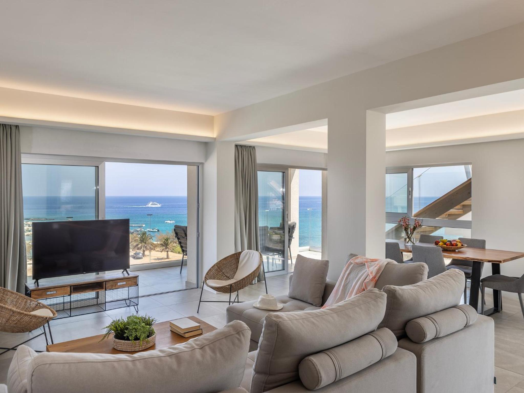 Emerald Bay Sea-Front Penthouse