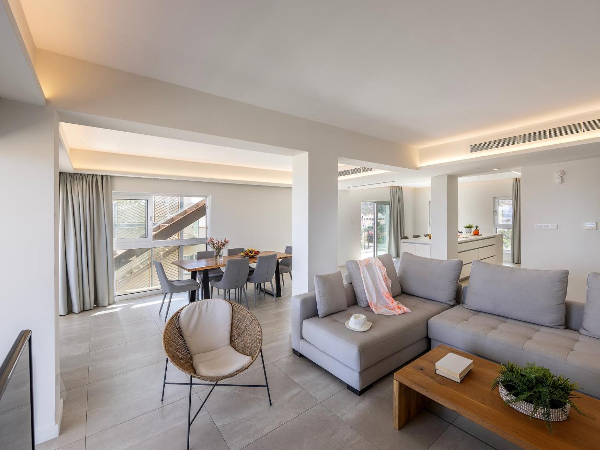 Emerald Bay Sea-Front Penthouse