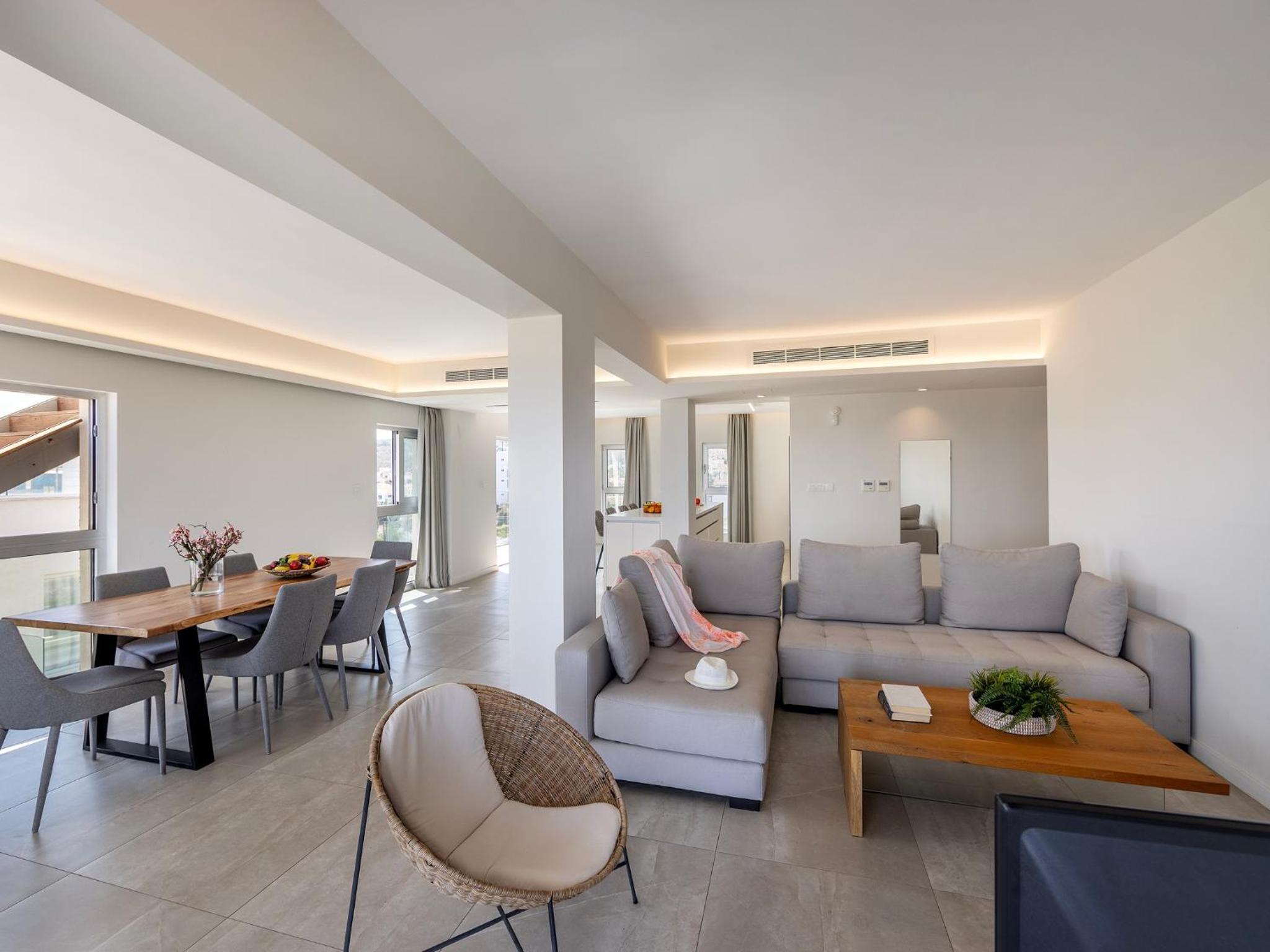 Emerald Bay Sea-Front Penthouse