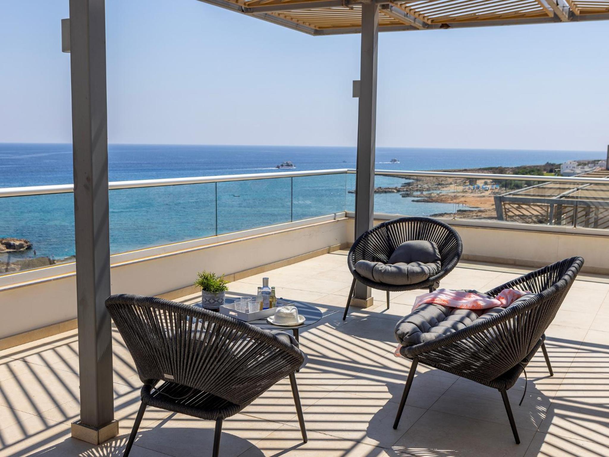 Emerald Bay Sea-Front Penthouse
