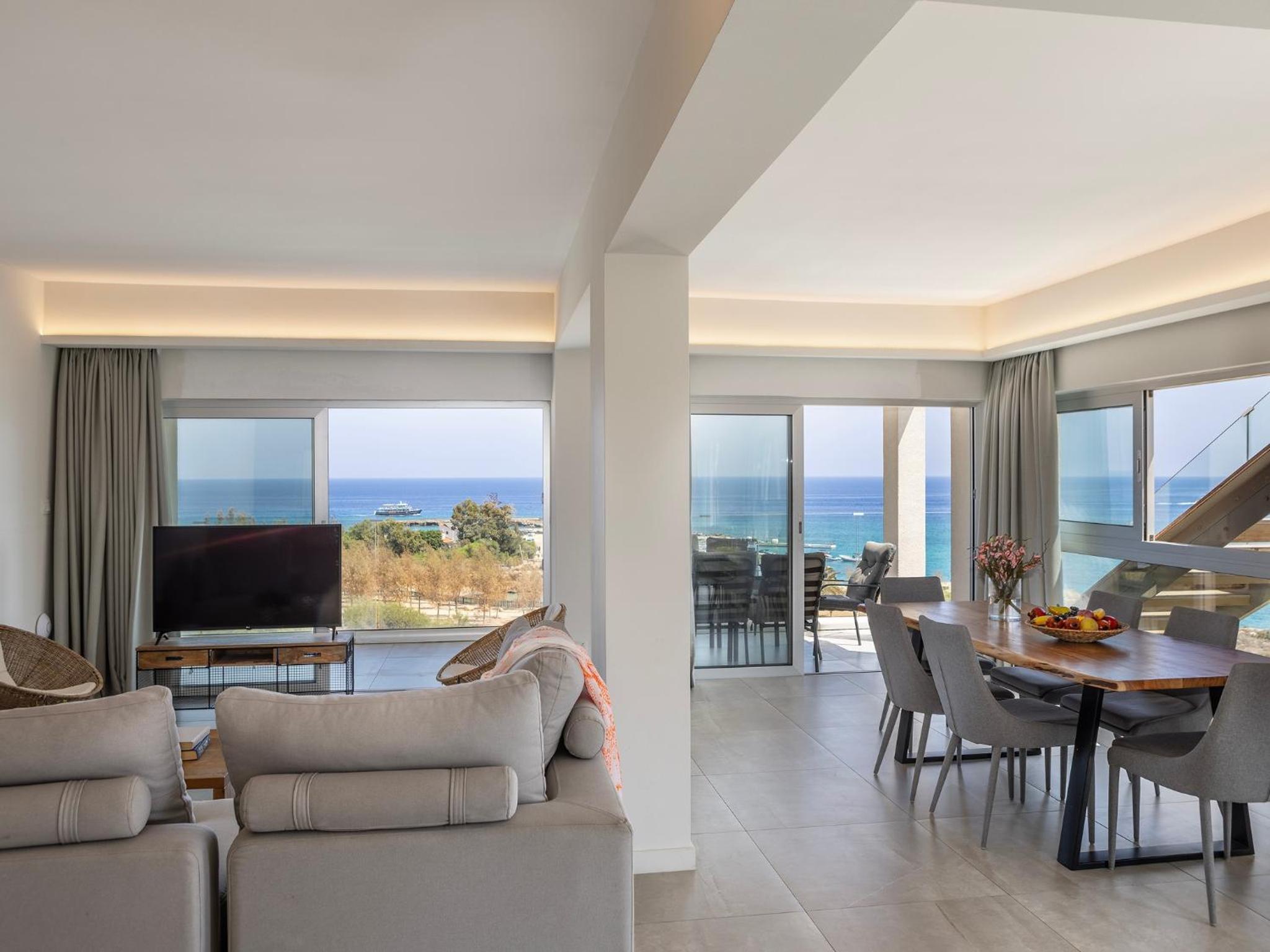 Emerald Bay Sea-Front Penthouse