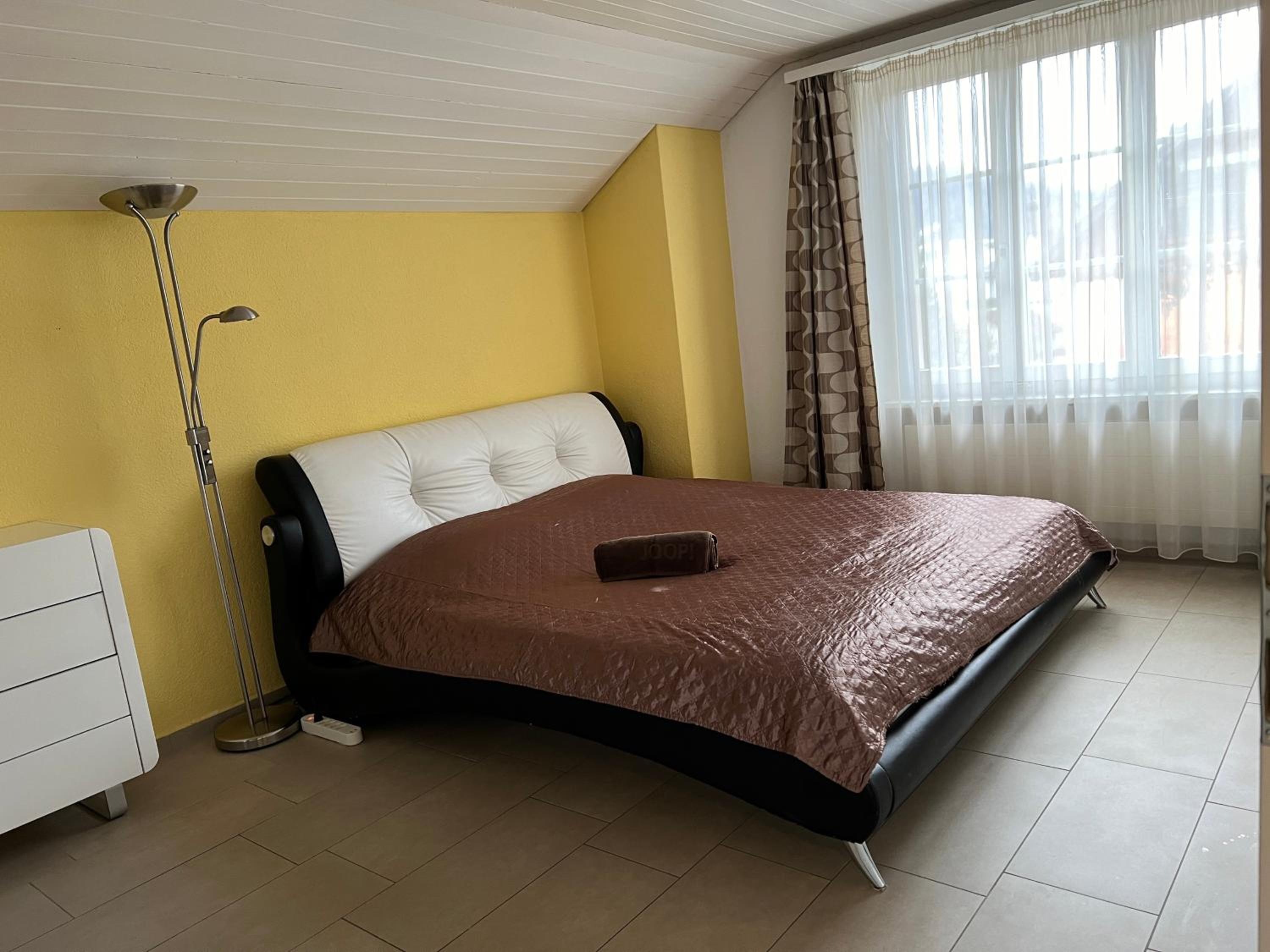 Spacious Cozy House for Groups & Families 2 Floors & free parking