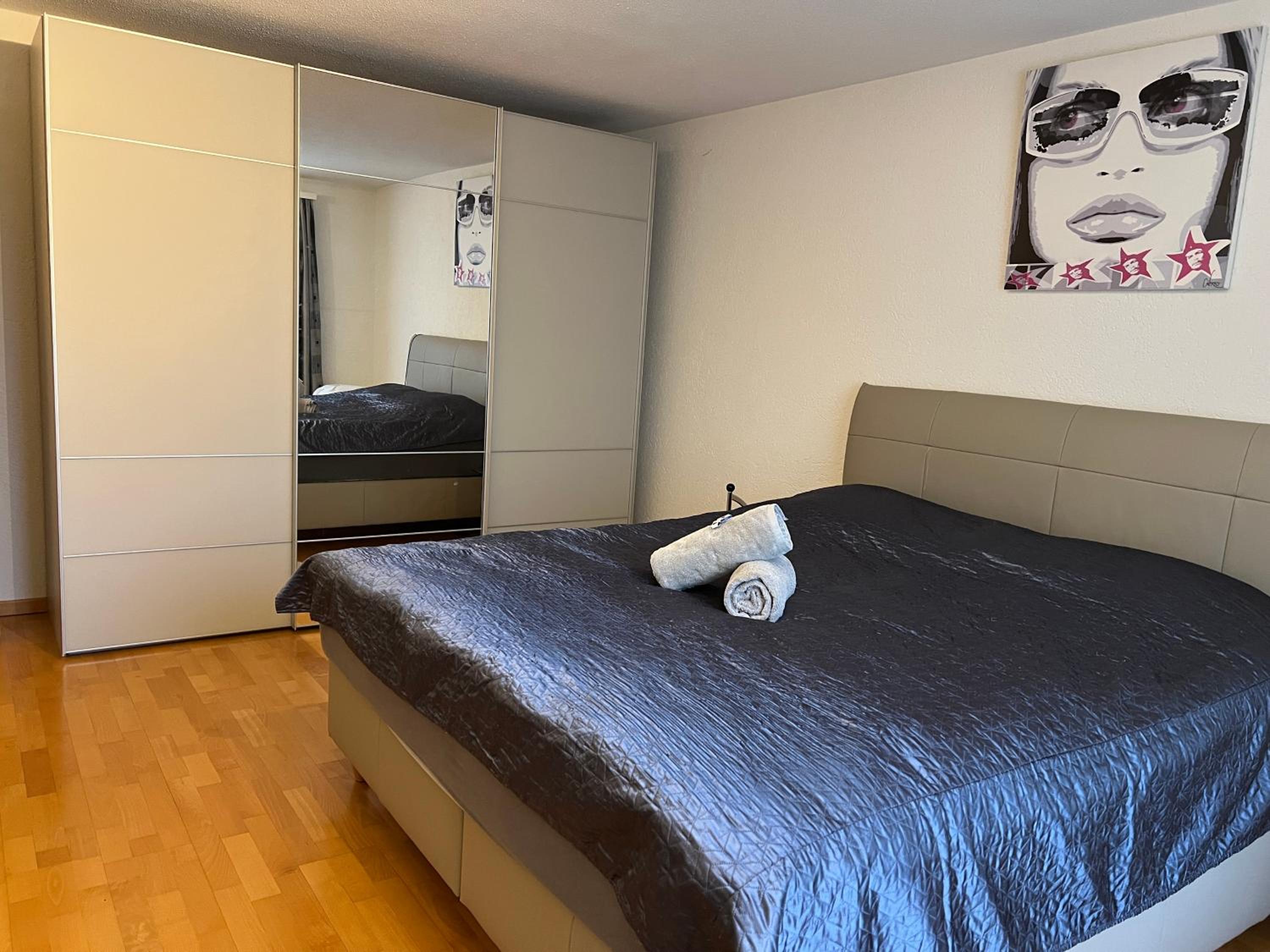 Spacious Cozy House for Groups & Families 2 Floors & free parking