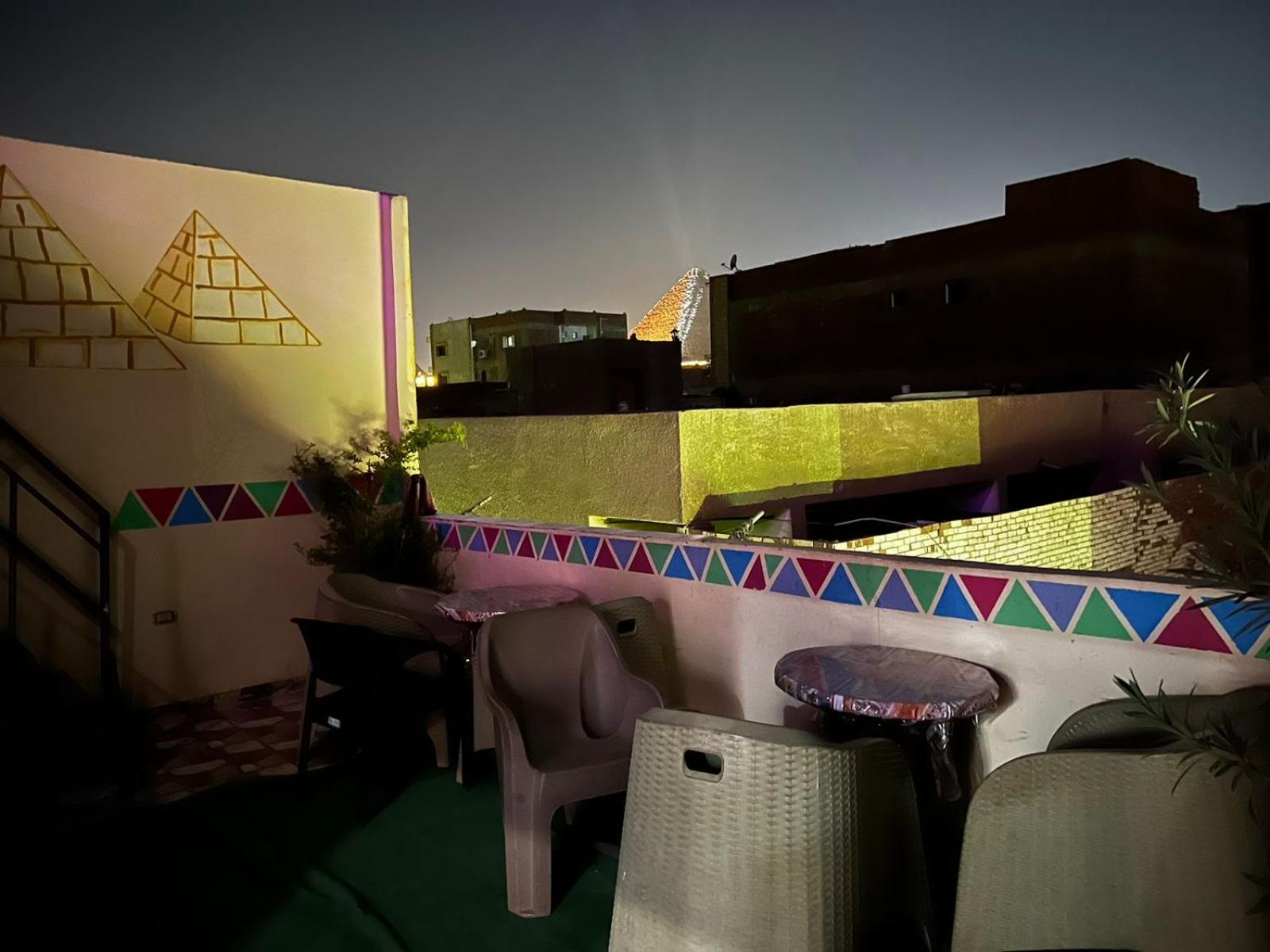 Jana Pyramids view inn