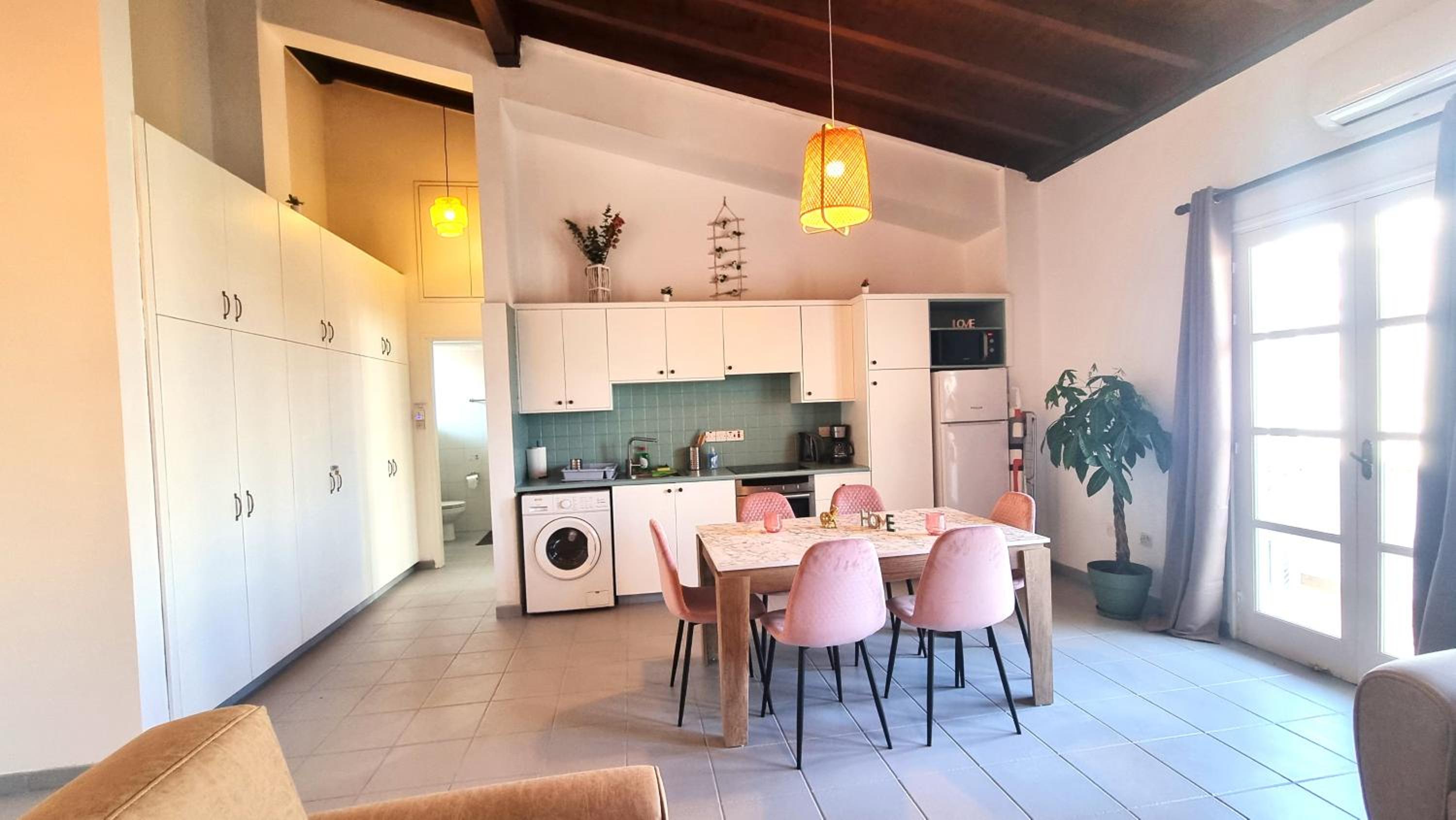 Lovely 1BR in Old Town - City Center & 4min to Beach