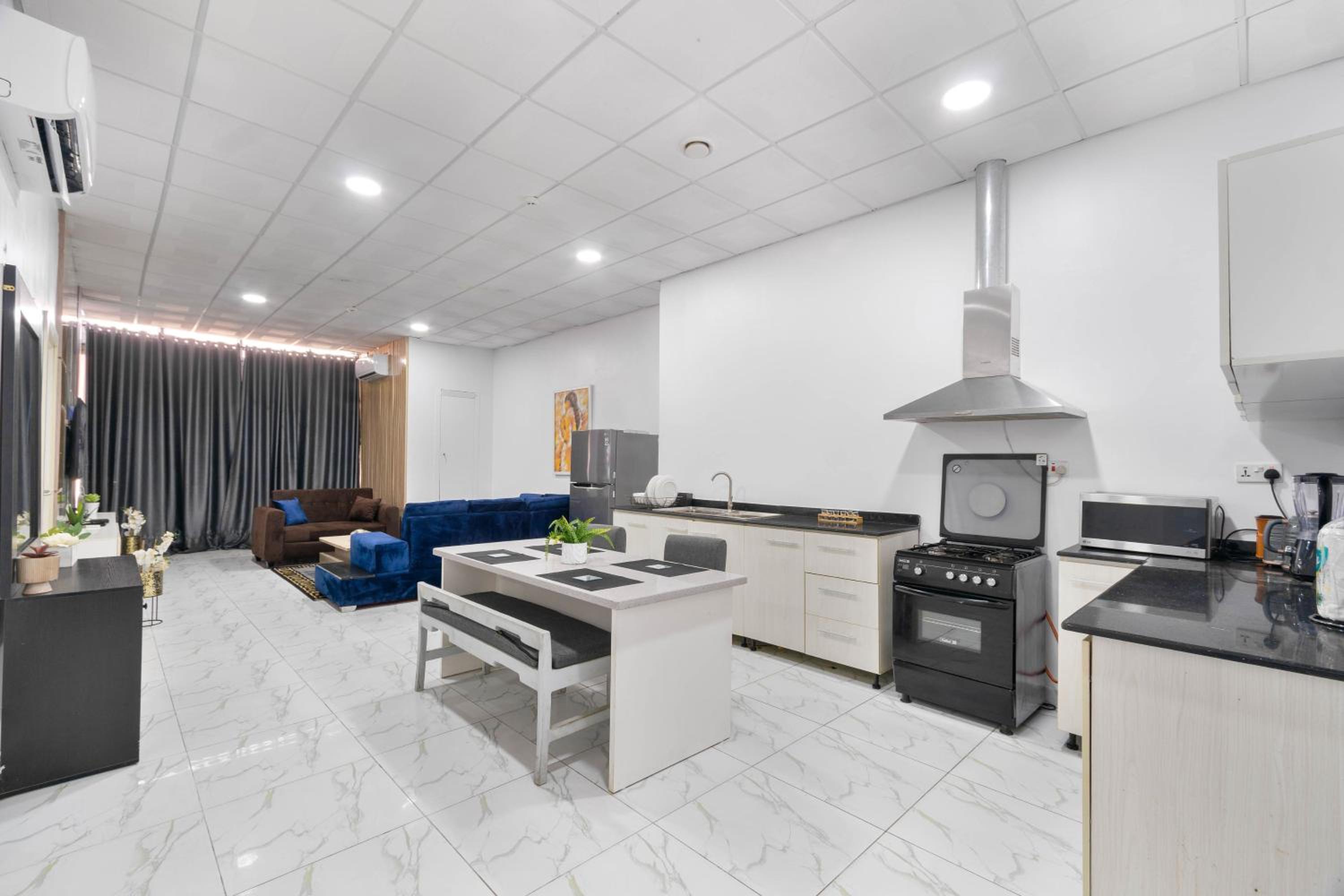 Deluxe 2 bedroom apartment with sea view balcony view 2