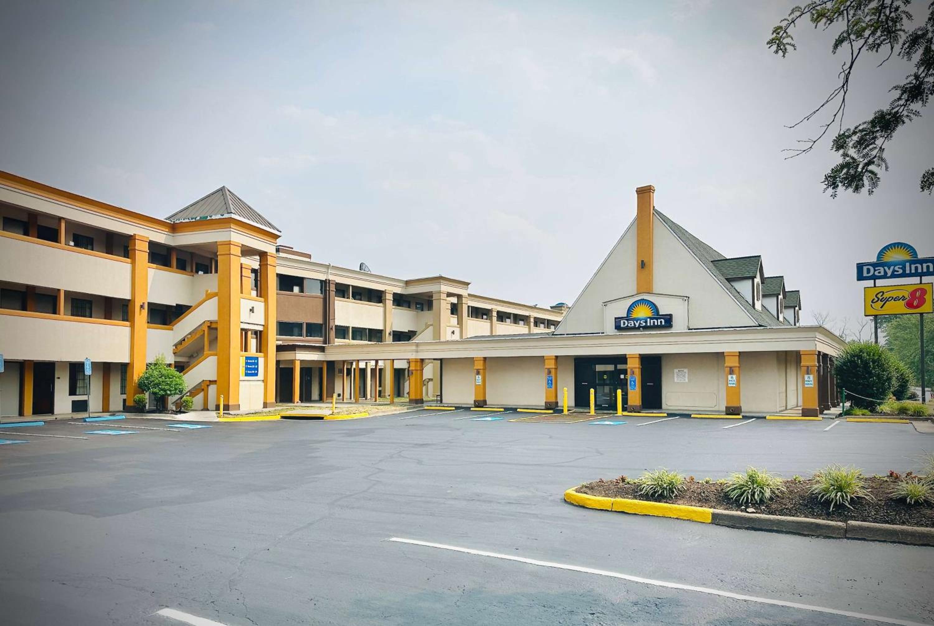 Days Inn by Wyndham WestEnd Alexandria,VA Washington DC Area
