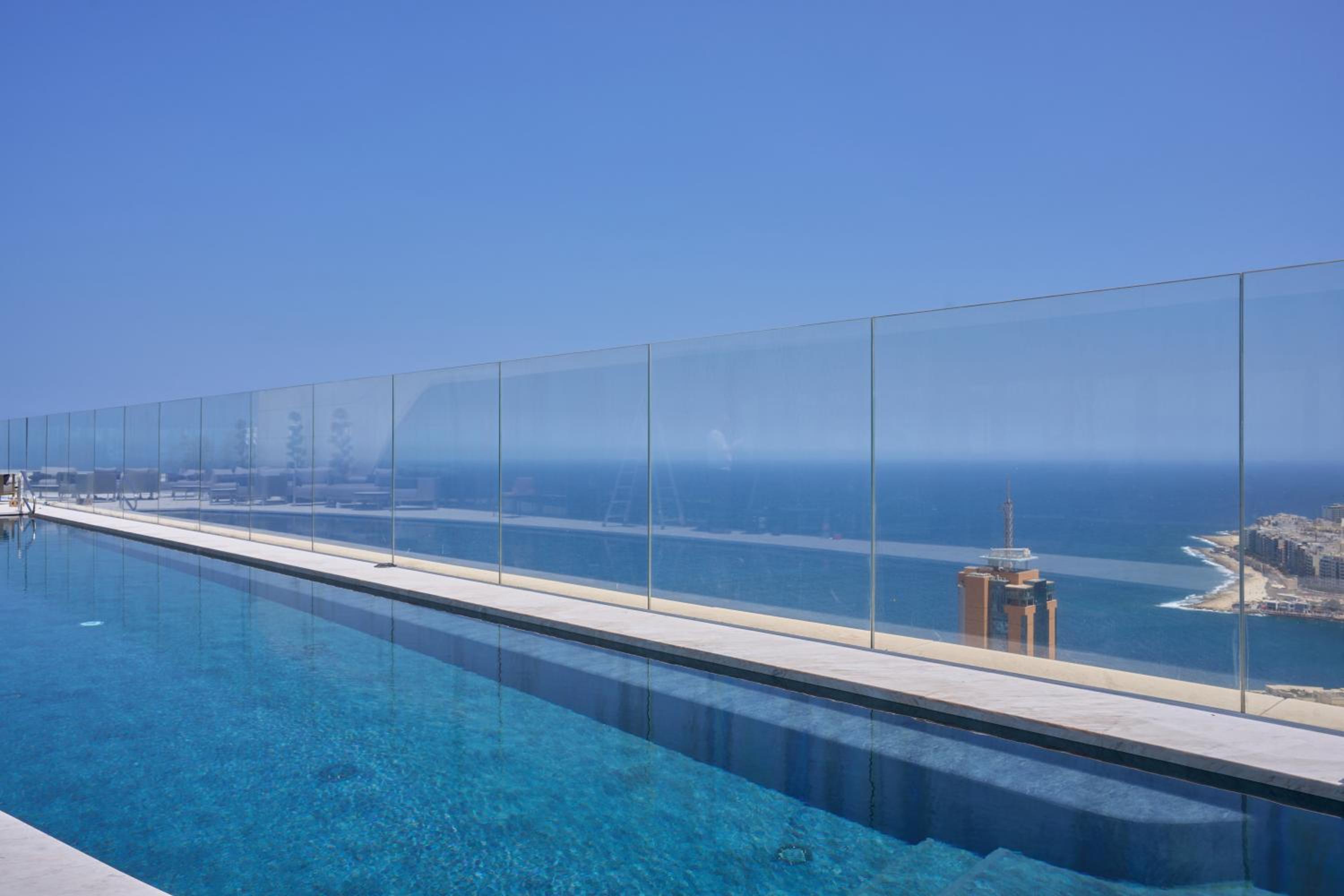 Chic 16th-Floor Apartment with Stunning Sea Views photo 2
